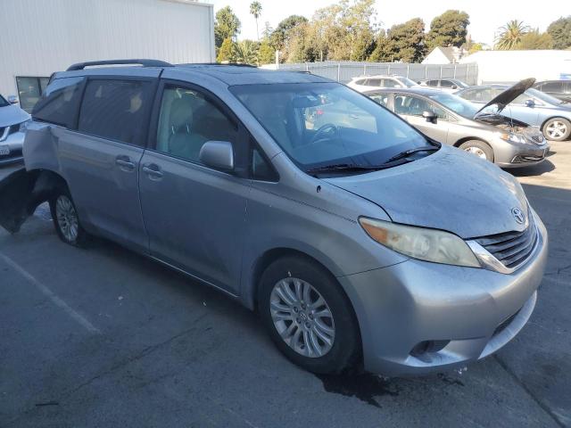 Photo 4 from auction – 2011 TOYOTA SIENNA XLE with VIN 5TDYK3DC8BS035596