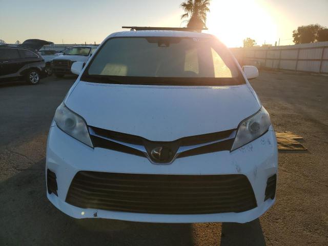 Photo 5 from auction – 2018 TOYOTA SIENNA LE with VIN 5TDKZ3DC2JS915693