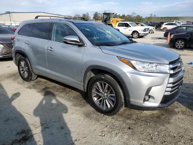Photo 4 from auction – 2018 TOYOTA HIGHLANDER with VIN 5TDKZRFH6JS280960