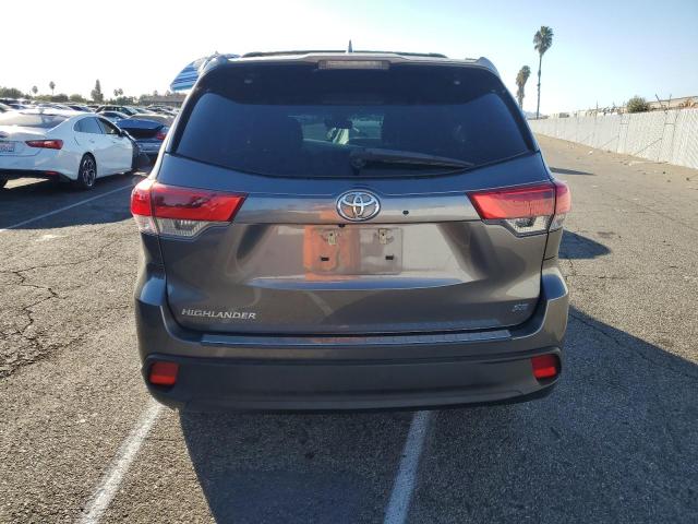 Photo 6 from auction – 2018 TOYOTA HIGHLANDER with VIN 5TDKZRFH3JS540523