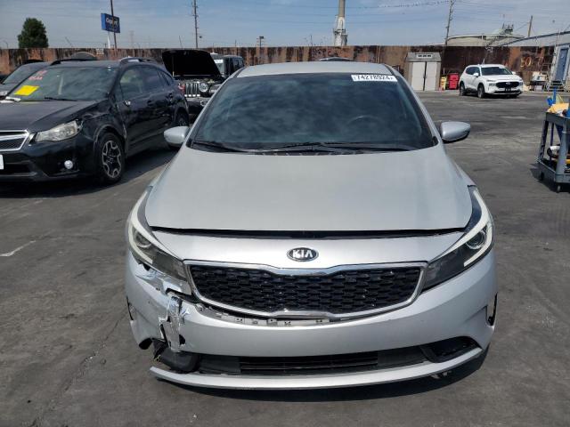 Photo 5 from auction – 2017 KIA FORTE LX with VIN 3KPFK4A71HE017156