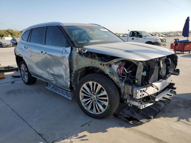 Photo 4 from auction – 2023 TOYOTA HIGHLANDER with VIN 5TDKDRAH5PS001948