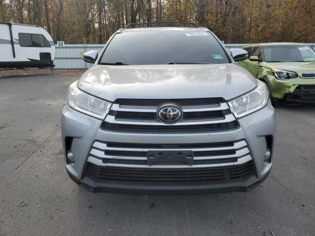 Photo 5 from auction – 2018 TOYOTA HIGHLANDER with VIN 5TDJZRFHXJS910572
