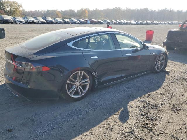Photo 3 from auction – 2013 TESLA MODEL S with VIN 5YJSA1CN0DFP04516