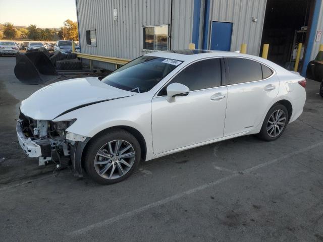 LEXUS ES 300H 2017 с VIN JTHBW1GG9H2137355 - Снимка от търг