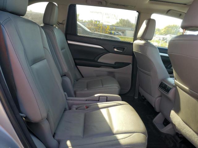 Photo 11 from auction – 2017 TOYOTA HIGHLANDER with VIN 5TDJZRFH9HS379410