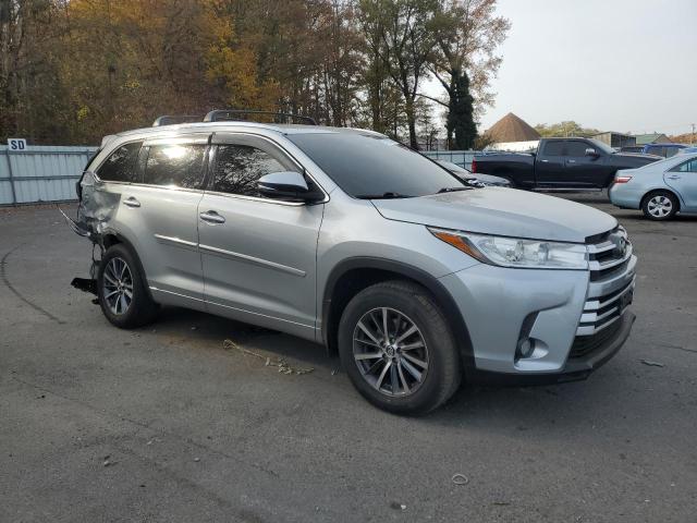 Photo 4 from auction – 2018 TOYOTA HIGHLANDER with VIN 5TDJZRFHXJS910572