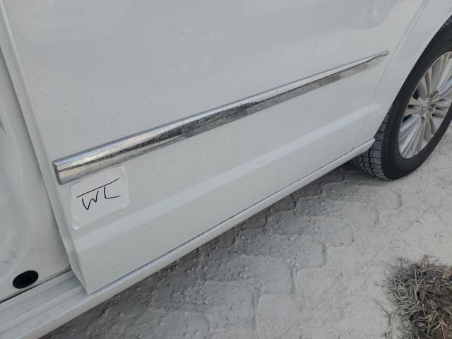 Photo 13 from auction – 2016 CHRYSLER TOWN & COU with VIN 2C4RC1JG9GR113865