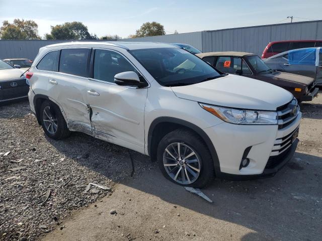 Photo 4 from auction – 2017 TOYOTA HIGHLANDER with VIN 5TDJZRFH7HS511743