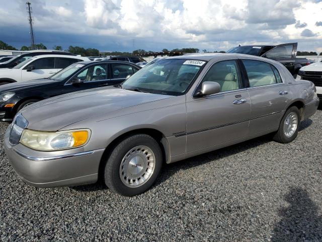 LINCOLN TOWN CAR E 1999 with VIN 1LNHM81W0XY668994 - Photo from auction