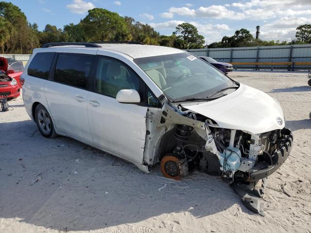 Photo 4 from auction – 2015 TOYOTA SIENNA LE with VIN 5TDKK3DC9FS659192