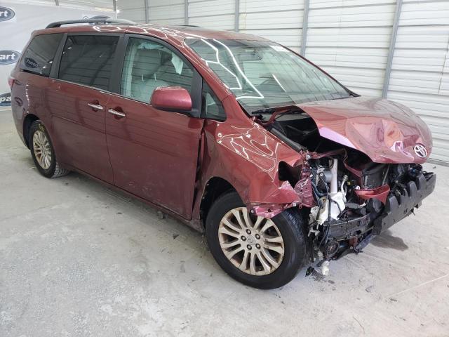 Photo 4 from auction – 2017 TOYOTA SIENNA XLE with VIN 5TDYZ3DC4HS889201