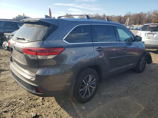 Photo 3 from auction – 2017 TOYOTA HIGHLANDER with VIN 5TDJZRFH9HS437967