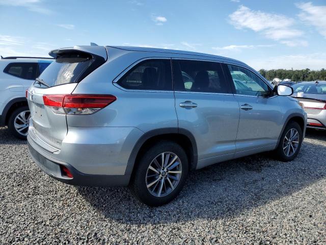 Photo 3 from auction – 2017 TOYOTA HIGHLANDER with VIN 5TDKZRFH1HS525366