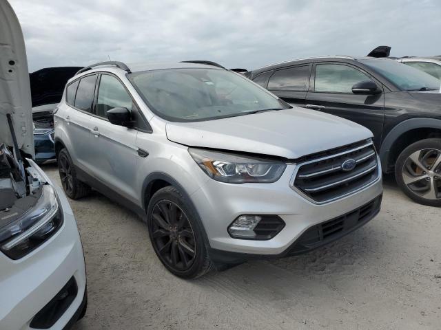 Photo 4 from auction – 2018 FORD ESCAPE SE with VIN 1FMCU0GD3JUC27554