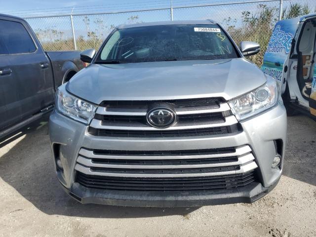 Photo 5 from auction – 2019 TOYOTA HIGHLANDER with VIN 5TDKZRFH6KS574554