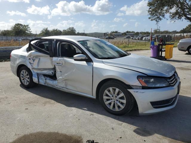 Photo 4 from auction – 2014 VOLKSWAGEN PASSAT S with VIN 1VWAS7A3XEC120830
