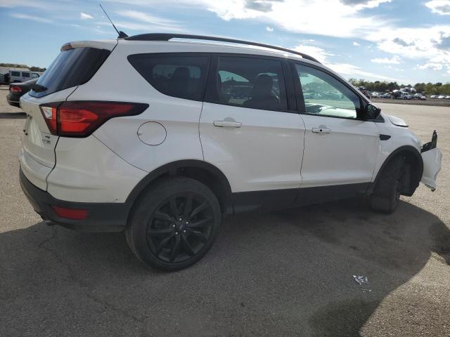 Photo 3 from auction – 2019 FORD ESCAPE SE with VIN 1FMCU9GD5KUC17954