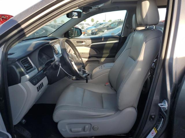 Photo 7 from auction – 2017 TOYOTA HIGHLANDER with VIN 5TDKZRFH1HS190528