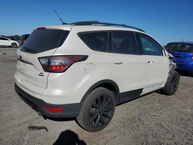 Photo 3 from auction – 2018 FORD ESCAPE SE with VIN 1FMCU9GD0JUB30154