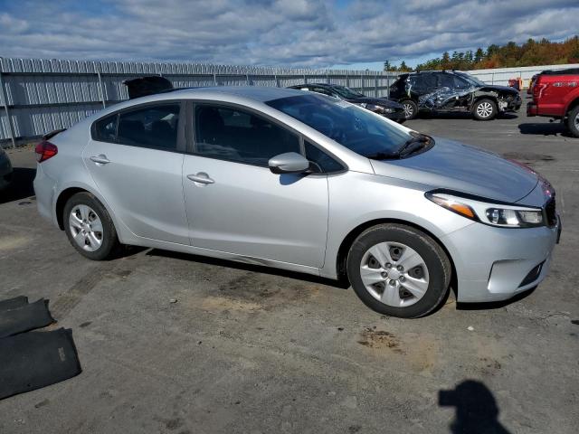 Photo 4 from auction – 2017 KIA FORTE LX with VIN 3KPFK4A75HE123500