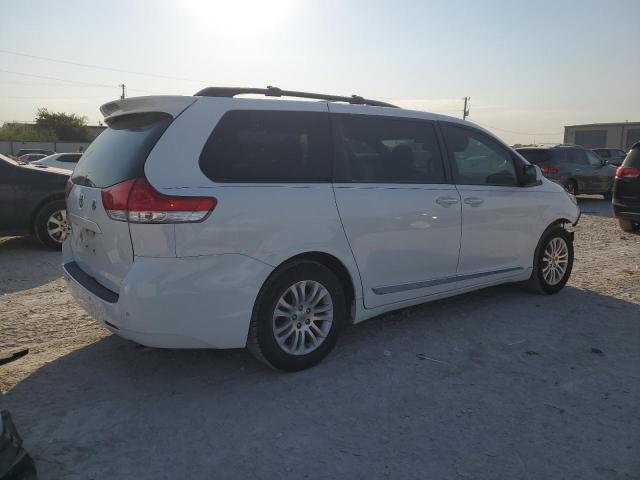 Photo 3 from auction – 2011 TOYOTA SIENNA XLE with VIN 5TDYK3DC9BS164768
