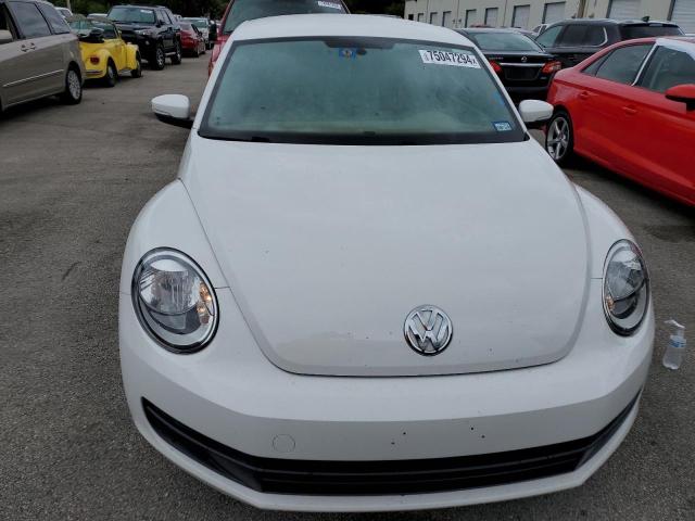 Photo 5 from auction – 2014 VOLKSWAGEN BEETLE with VIN 3VWJX7AT9EM628223