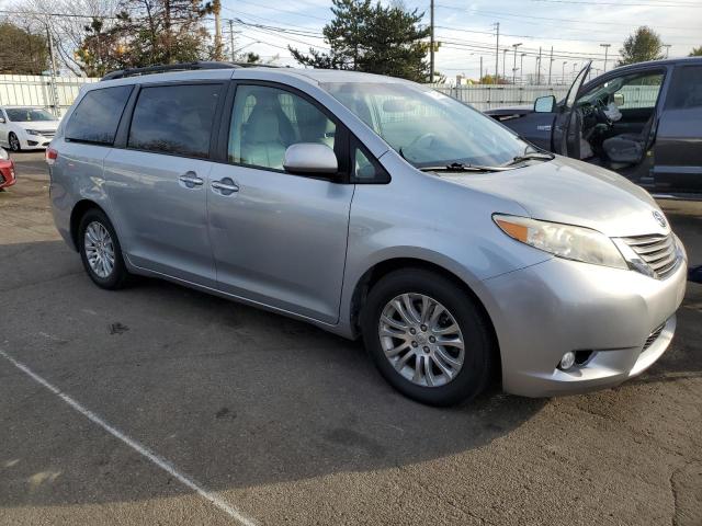 Photo 4 from auction – 2011 TOYOTA SIENNA XLE with VIN 5TDYK3DC8BS055637