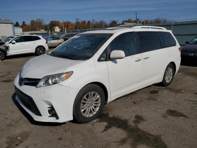 Photo 1 from auction – 2011 TOYOTA SIENNA XLE with VIN 5TDYK3DC2BS112432