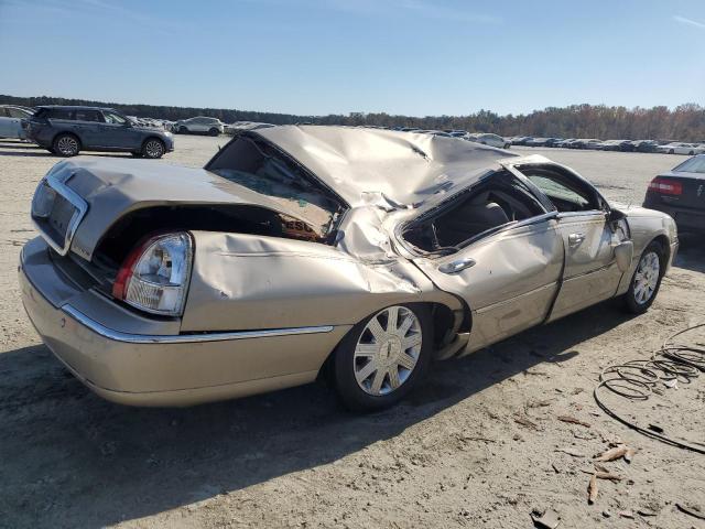 Photo 3 from auction – 2004 LINCOLN TOWN CAR U with VIN 1LNHM85W94Y672371