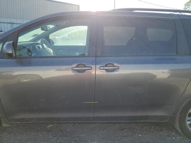 Photo 13 from auction – 2013 TOYOTA SIENNA XLE with VIN 5TDYK3DC0DS317539