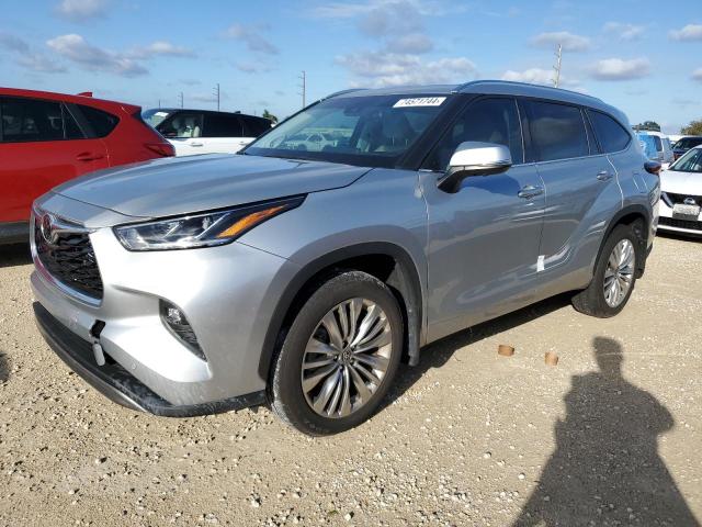 TOYOTA HIGHLANDER 2024 with VIN 5TDKDRAH6RS533633 - Photo from auction