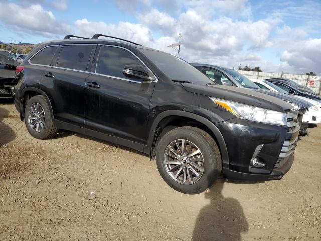 Photo 4 from auction – 2019 TOYOTA HIGHLANDER with VIN 5TDJZRFH0KS587649