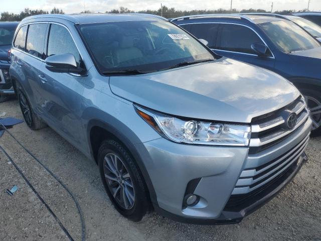 Photo 4 from auction – 2018 TOYOTA HIGHLANDER with VIN 5TDKZRFH7JS550147
