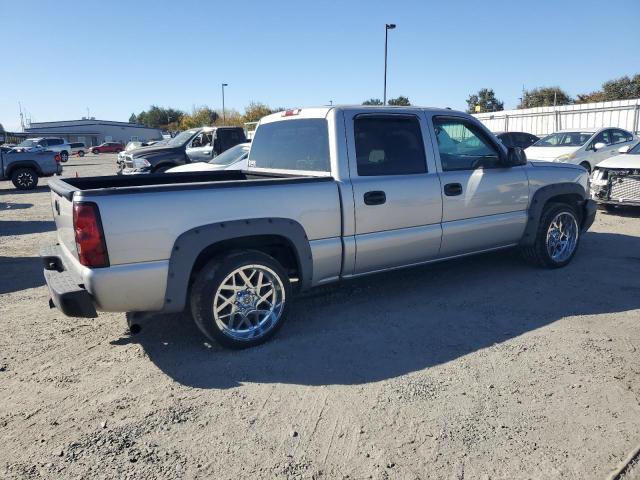 Фото 3 с аукциона – 2004 CHEVROLET SILVERADO с VIN 2GCEC13T441343929