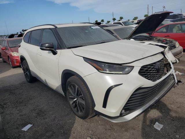 Photo 4 from auction – 2021 TOYOTA HIGHLANDER with VIN 5TDLZRAH0MS072248