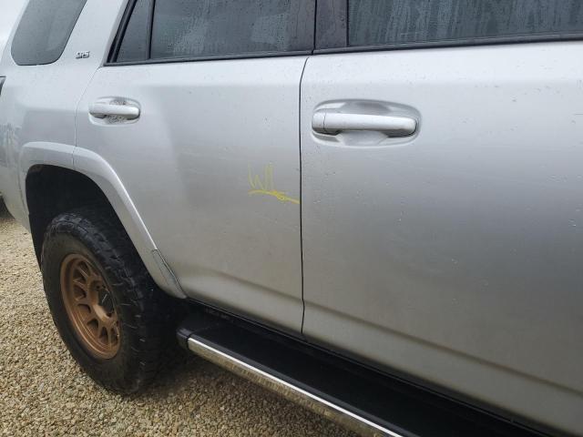 Photo 13 from auction – 2015 TOYOTA 4RUNNER SR with VIN JTEBU5JR8F5216693