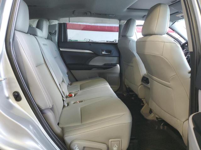 Photo 11 from auction – 2019 TOYOTA HIGHLANDER with VIN 5TDJZRFH7KS593951