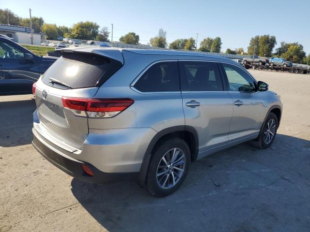 Photo 3 from auction – 2017 TOYOTA HIGHLANDER with VIN 5TDJZRFH9HS379410