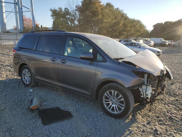 Photo 4 from auction – 2011 TOYOTA SIENNA XLE with VIN 5TDYK3DC9BS136517