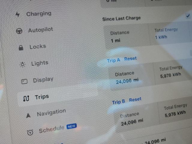Photo 9 from auction – 2022 TESLA MODEL Y with VIN 7SAYGDEE2NF385227