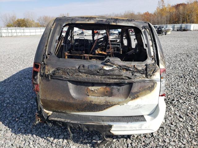 Photo 6 from auction – 2015 CHRYSLER TOWN & COU with VIN 2C4RC1BG4FR571777