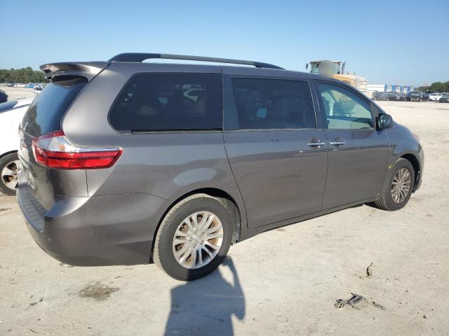 Photo 3 from auction – 2017 TOYOTA SIENNA XLE with VIN 5TDYZ3DC0HS883864