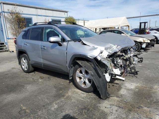 Photo 4 from auction – 2019 TOYOTA RAV4 XLE with VIN 2T3W1RFVXKC017659