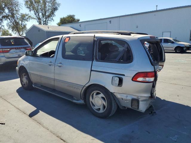 Photo 2 from auction – 2002 TOYOTA SIENNA LE with VIN 4T3ZF13C52U464031