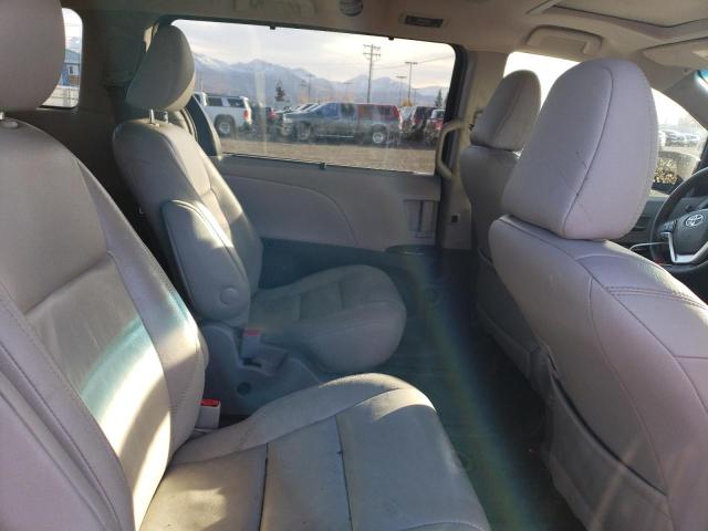 Photo 11 from auction – 2017 TOYOTA SIENNA XLE with VIN 5TDDZ3DC7HS155697