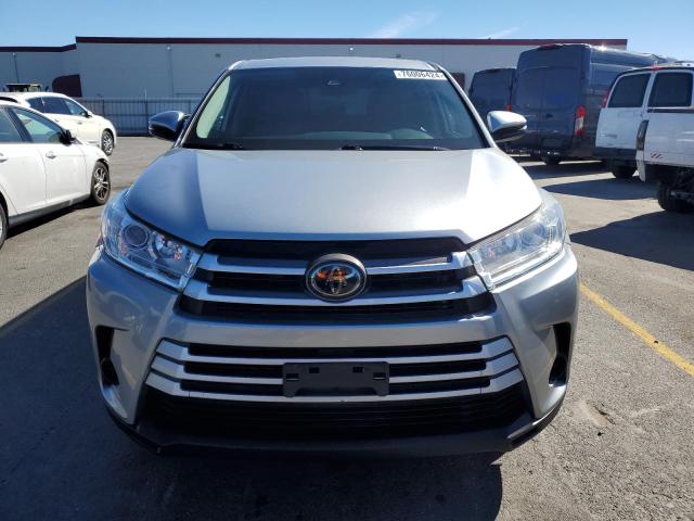 Photo 5 from auction – 2018 TOYOTA HIGHLANDER with VIN 5TDBZRFH4JS847375