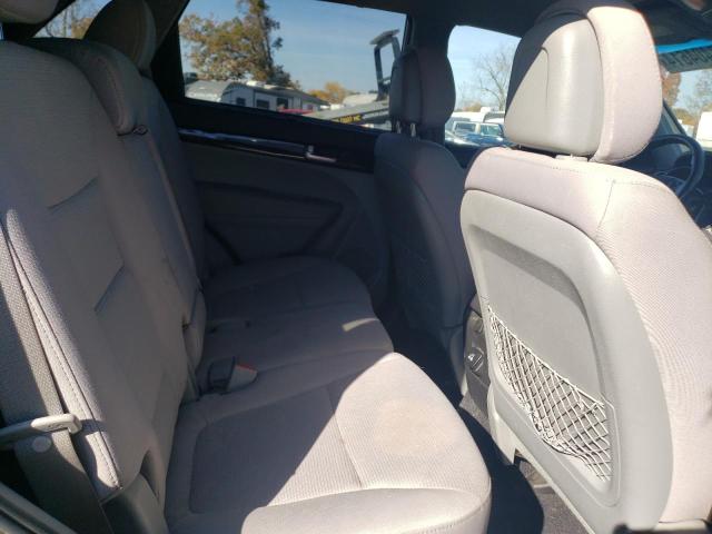 Photo 11 from auction – 2015 KIA SORENTO LX with VIN 5XYKTDA76FG553256