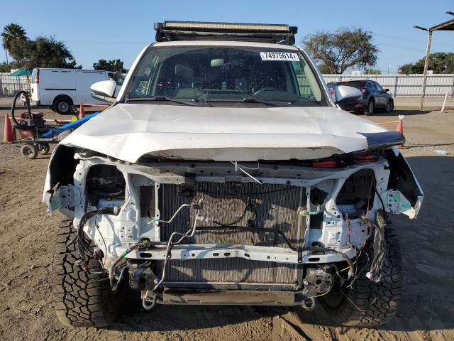 Photo 5 from auction – 2019 TOYOTA 4RUNNER SR with VIN JTEBU5JRXK5720916