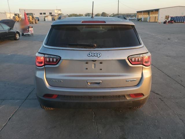 Foto 6 de la subasta – 2018 JEEP COMPASS LA con VIN 3C4NJDBB1JT457803